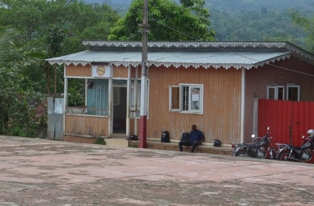 Foto do edifício da escola de condução H Ramos 